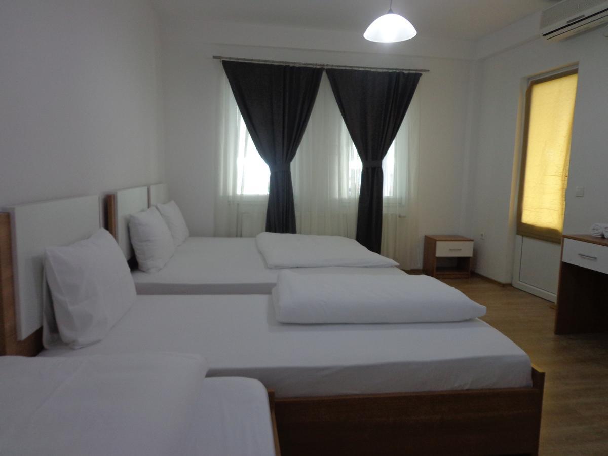 Hotel Rio Pristina Exterior photo